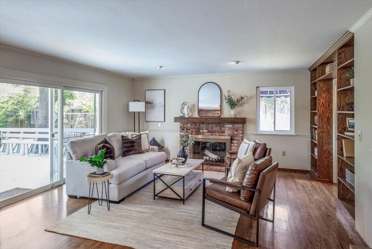 Detail Gallery Image 6 of 37 For 13902 Malcom Ave, Saratoga,  CA 95070 - 6 Beds | 3/1 Baths