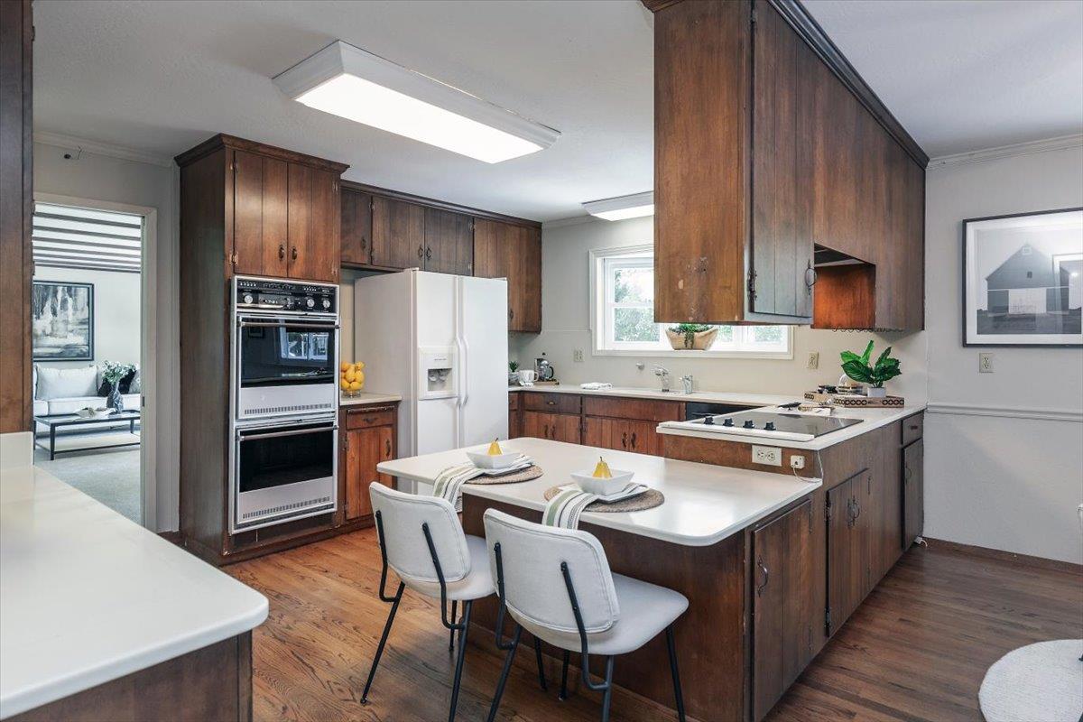 Detail Gallery Image 9 of 37 For 13902 Malcom Ave, Saratoga,  CA 95070 - 6 Beds | 3/1 Baths