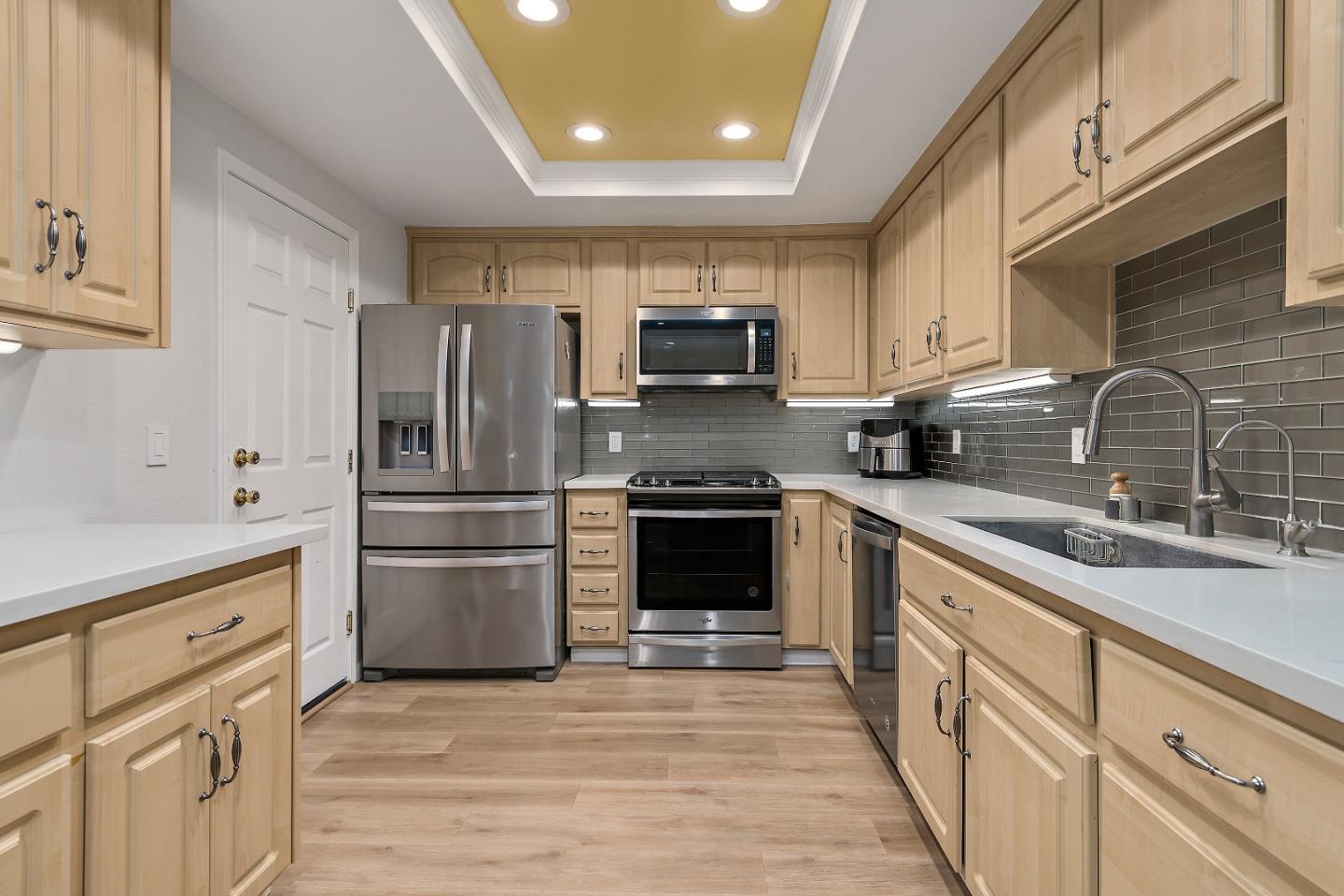 Detail Gallery Image 2 of 18 For 548 Lanfair Cir, San Jose,  CA 95136 - 2 Beds | 2 Baths