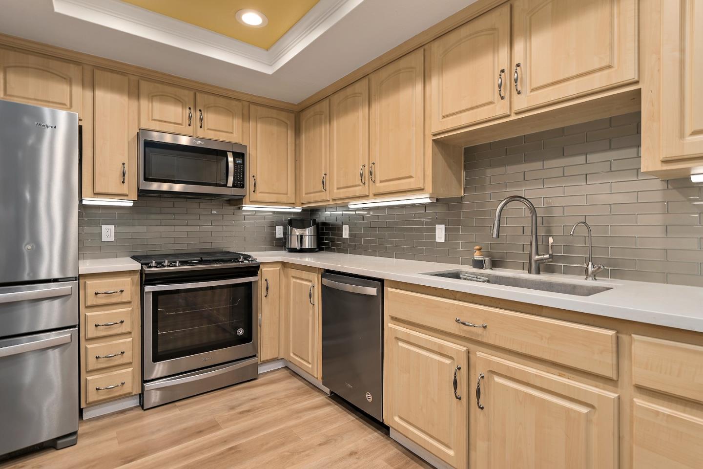 Detail Gallery Image 3 of 18 For 548 Lanfair Cir, San Jose,  CA 95136 - 2 Beds | 2 Baths