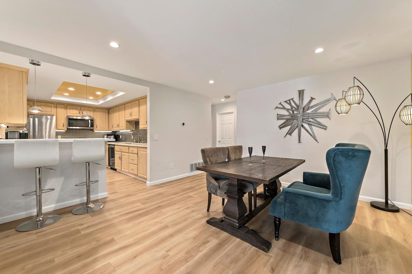 Detail Gallery Image 5 of 18 For 548 Lanfair Cir, San Jose,  CA 95136 - 2 Beds | 2 Baths