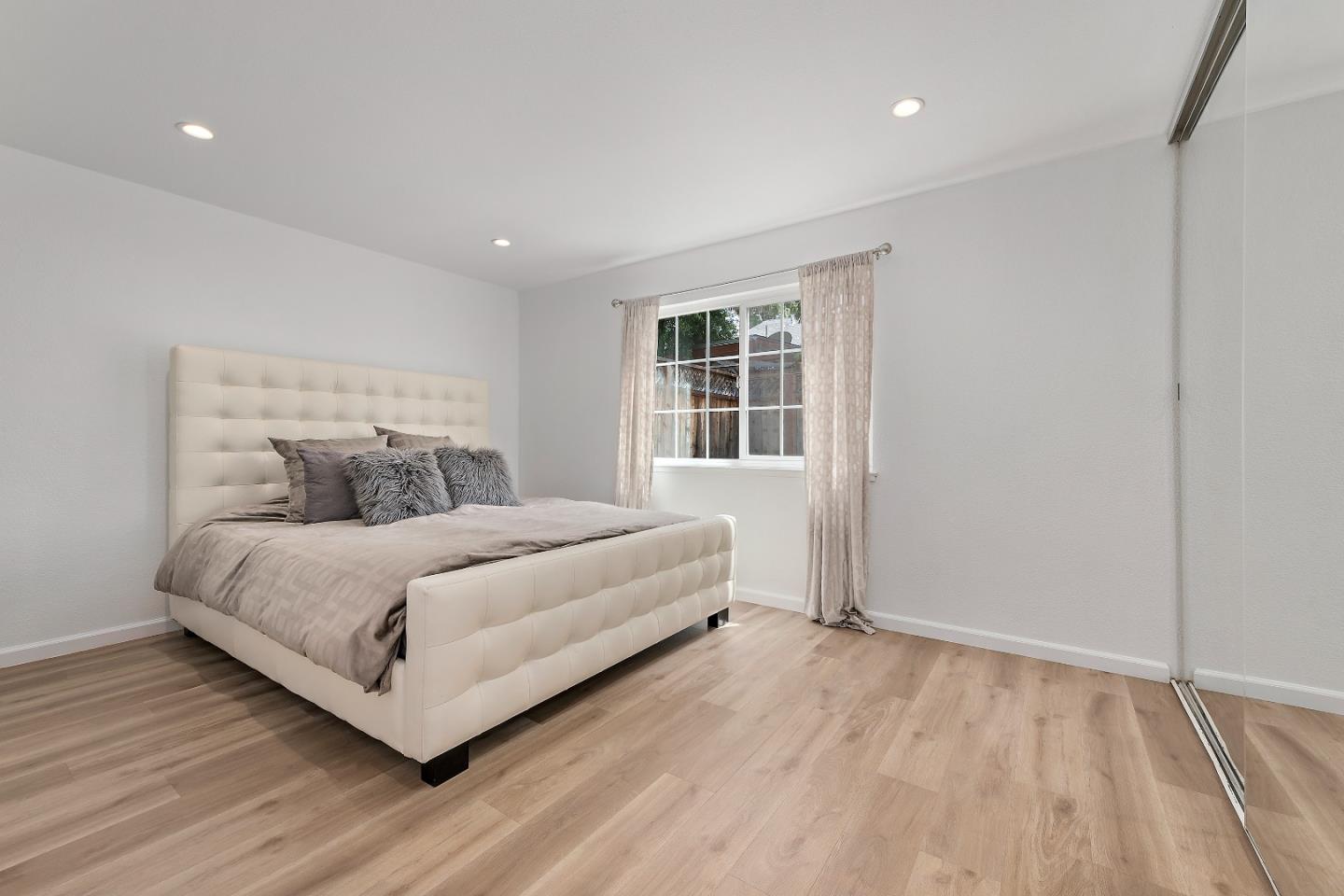Detail Gallery Image 9 of 18 For 548 Lanfair Cir, San Jose,  CA 95136 - 2 Beds | 2 Baths