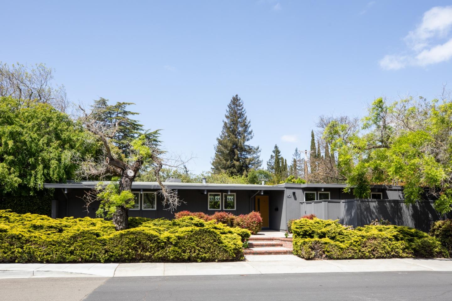 Detail Gallery Image 2 of 27 For 801 Talisman Dr, Palo Alto,  CA 94303 - 4 Beds | 3 Baths