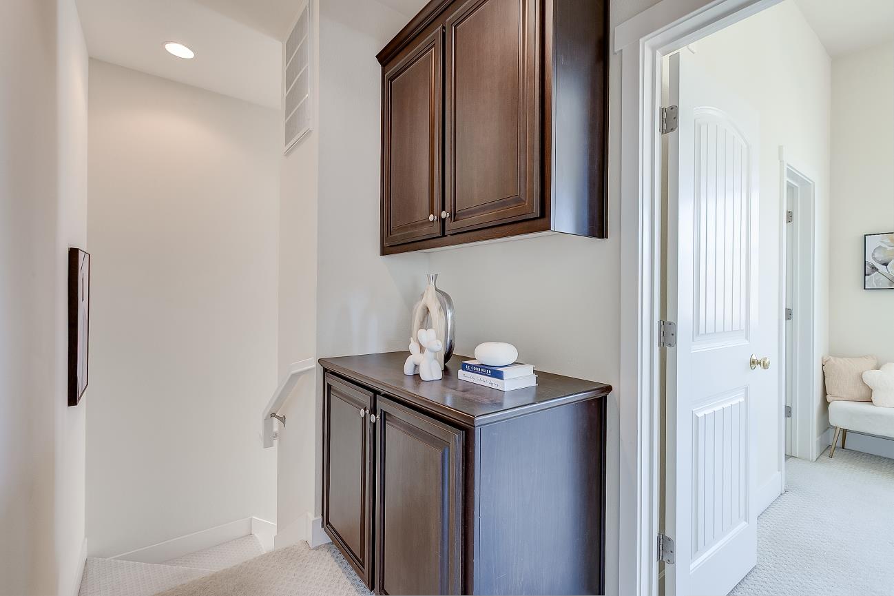Detail Gallery Image 11 of 23 For 416 Topaz Ter, Sunnyvale,  CA 94089 - 3 Beds | 3 Baths
