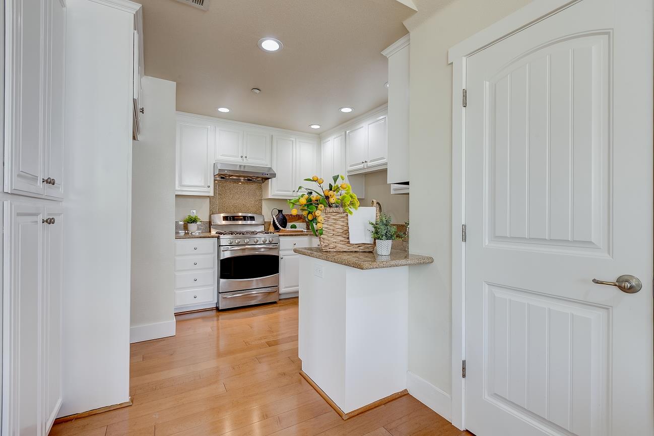 Detail Gallery Image 7 of 23 For 416 Topaz Ter, Sunnyvale,  CA 94089 - 3 Beds | 3 Baths