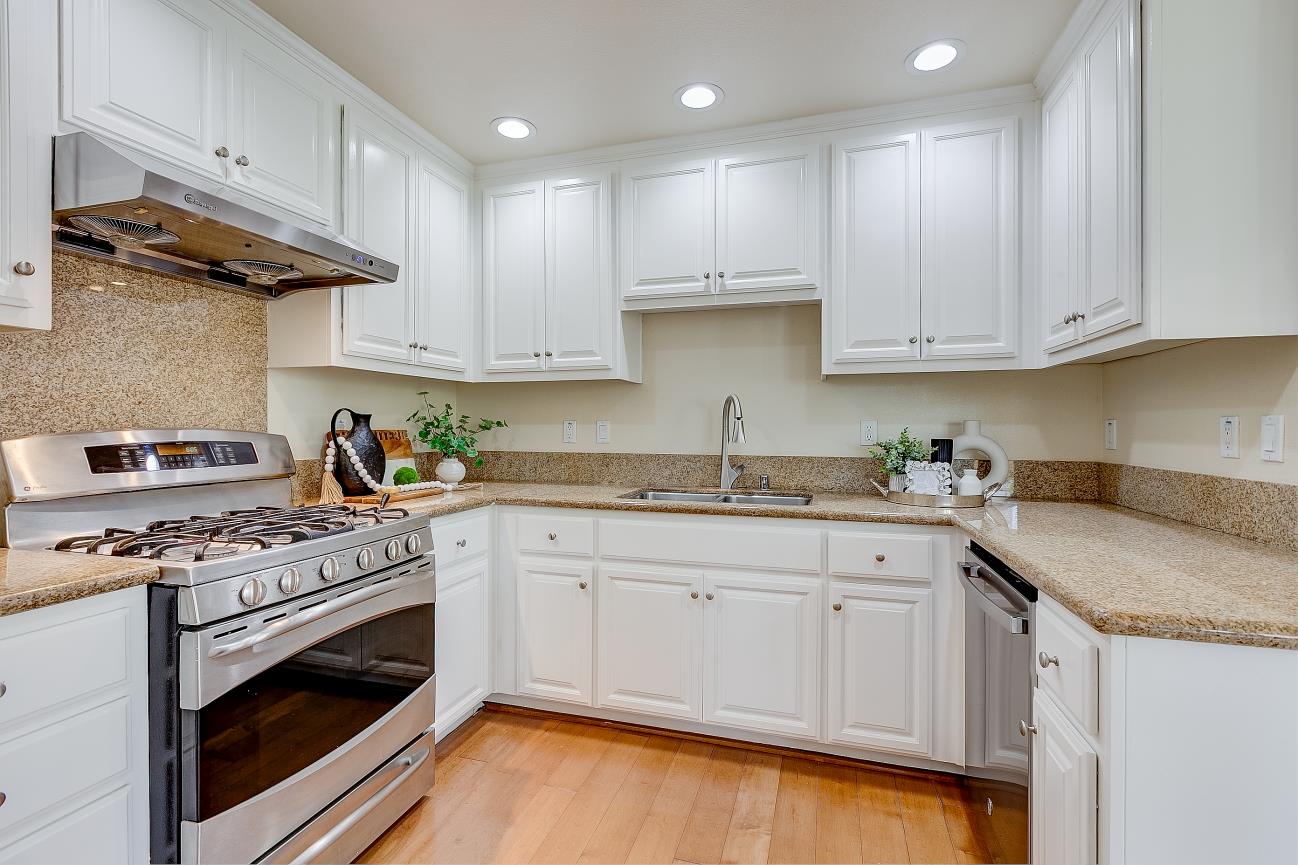 Detail Gallery Image 8 of 23 For 416 Topaz Ter, Sunnyvale,  CA 94089 - 3 Beds | 3 Baths