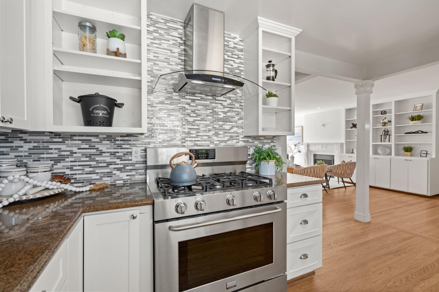Detail Gallery Image 10 of 43 For 1320 Hull Dr, San Carlos,  CA 94070 - 4 Beds | 3 Baths