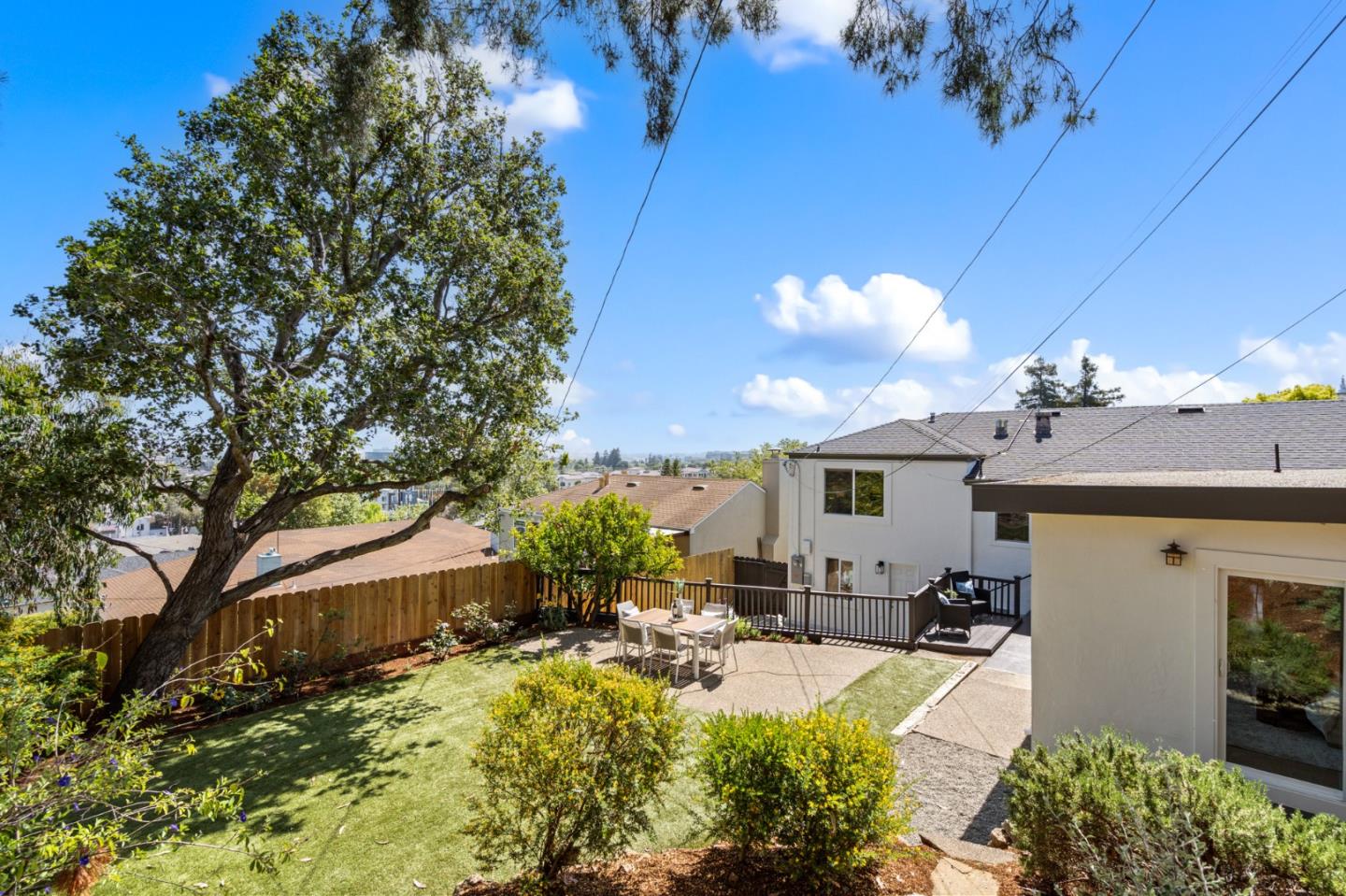 Detail Gallery Image 11 of 43 For 1320 Hull Dr, San Carlos,  CA 94070 - 4 Beds | 3 Baths