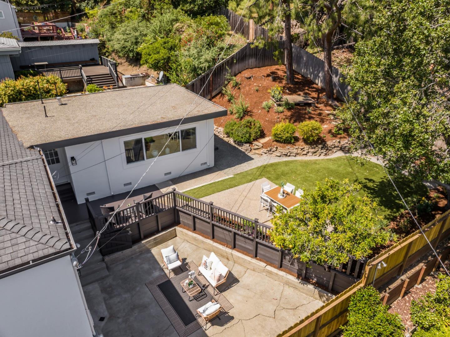 Detail Gallery Image 17 of 43 For 1320 Hull Dr, San Carlos,  CA 94070 - 4 Beds | 3 Baths