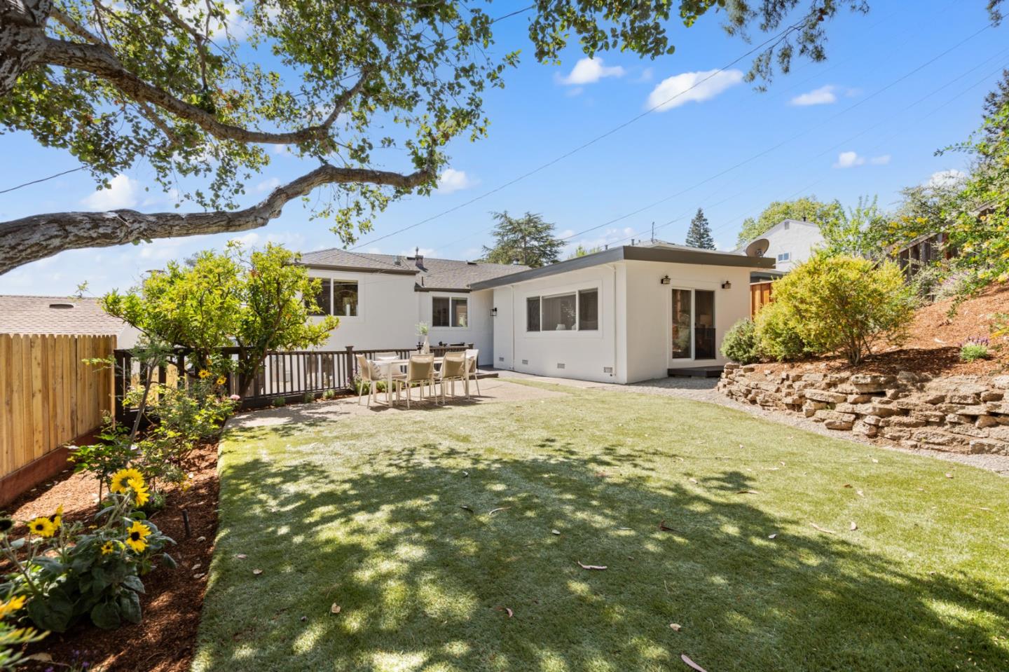 Detail Gallery Image 6 of 43 For 1320 Hull Dr, San Carlos,  CA 94070 - 4 Beds | 3 Baths