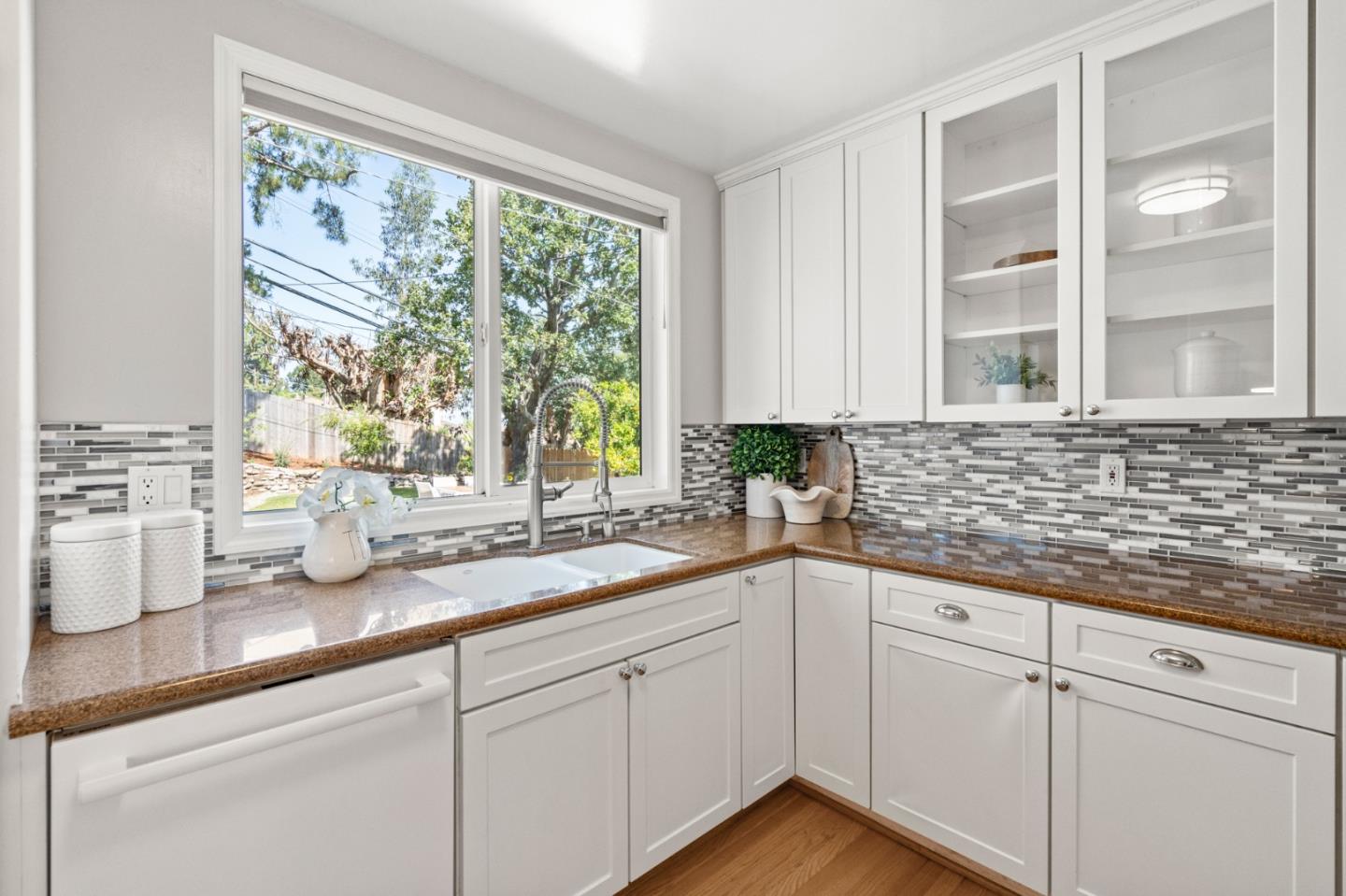 Detail Gallery Image 8 of 43 For 1320 Hull Dr, San Carlos,  CA 94070 - 4 Beds | 3 Baths