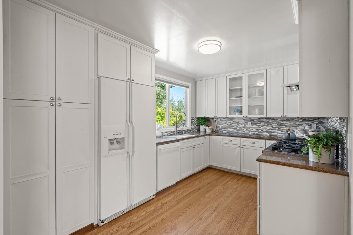 Detail Gallery Image 9 of 43 For 1320 Hull Dr, San Carlos,  CA 94070 - 4 Beds | 3 Baths