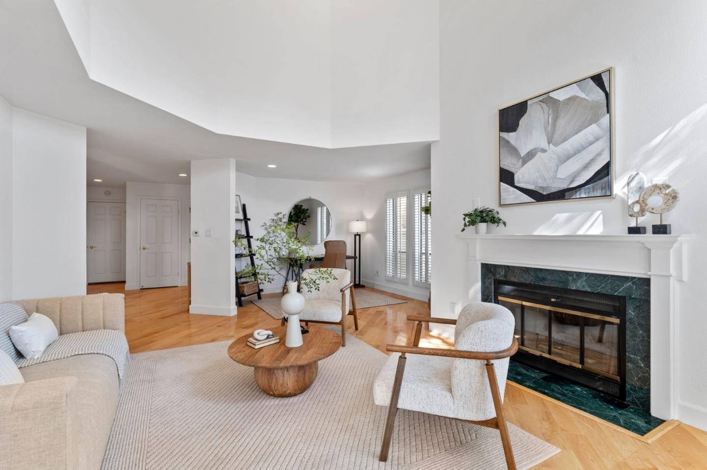 Detail Gallery Image 10 of 62 For 9 Mayflower Ln, San Carlos,  CA 94070 - 2 Beds | 2/1 Baths