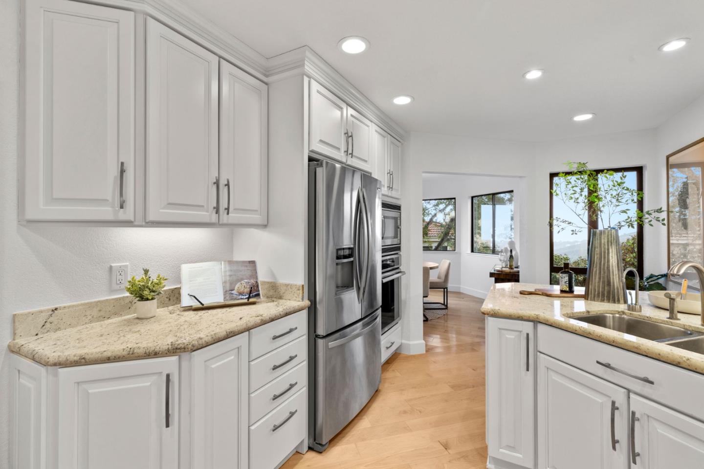 Detail Gallery Image 15 of 62 For 9 Mayflower Ln, San Carlos,  CA 94070 - 2 Beds | 2/1 Baths