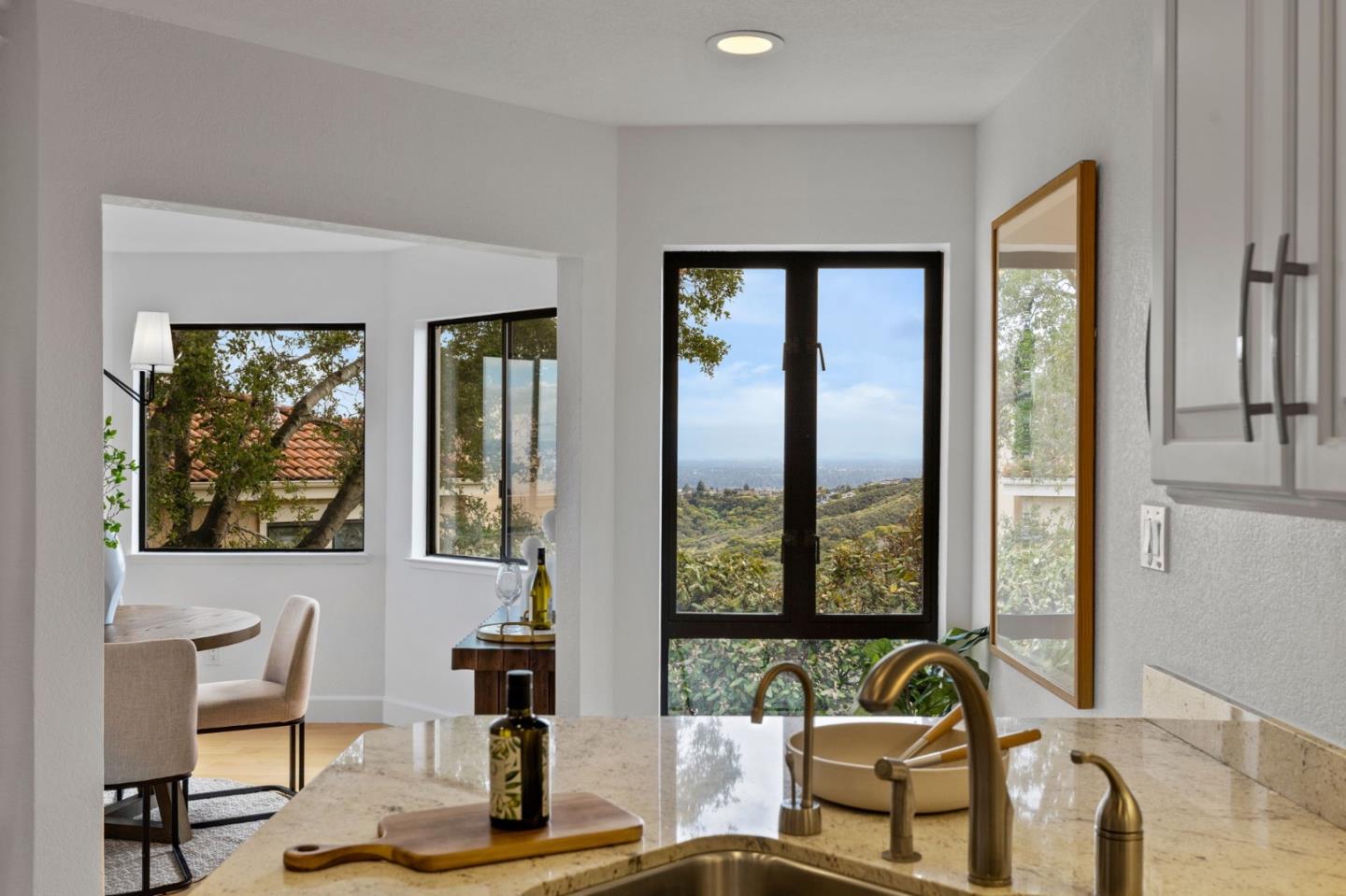 Detail Gallery Image 16 of 62 For 9 Mayflower Ln, San Carlos,  CA 94070 - 2 Beds | 2/1 Baths