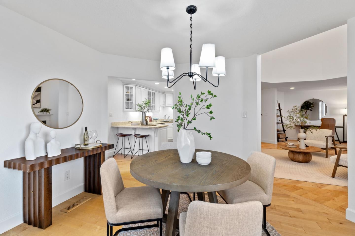 Detail Gallery Image 18 of 62 For 9 Mayflower Ln, San Carlos,  CA 94070 - 2 Beds | 2/1 Baths