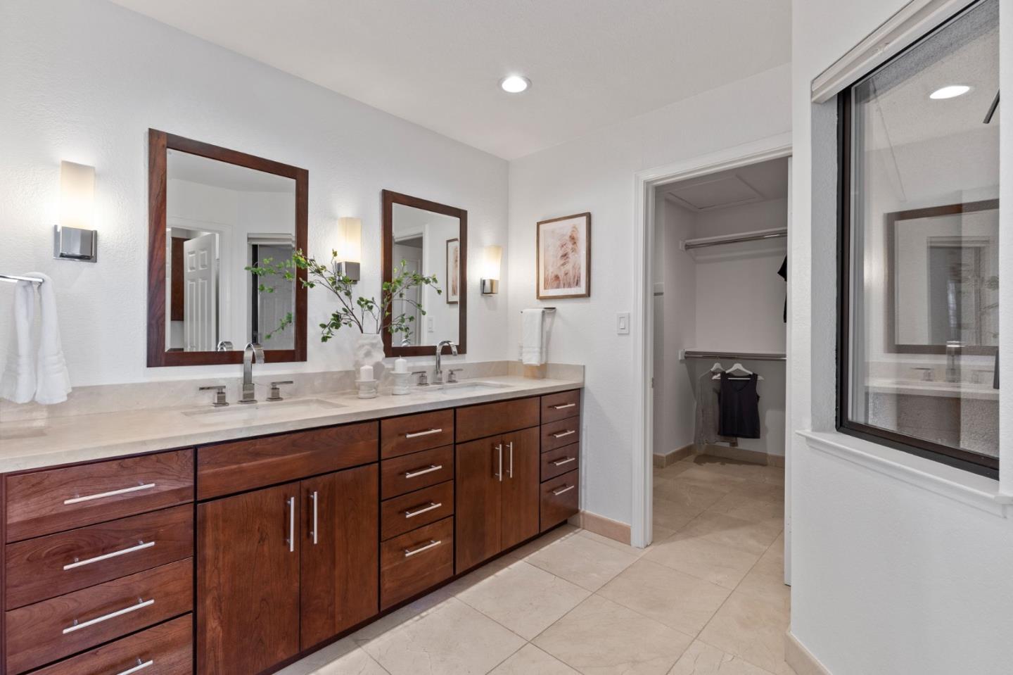 Detail Gallery Image 25 of 62 For 9 Mayflower Ln, San Carlos,  CA 94070 - 2 Beds | 2/1 Baths
