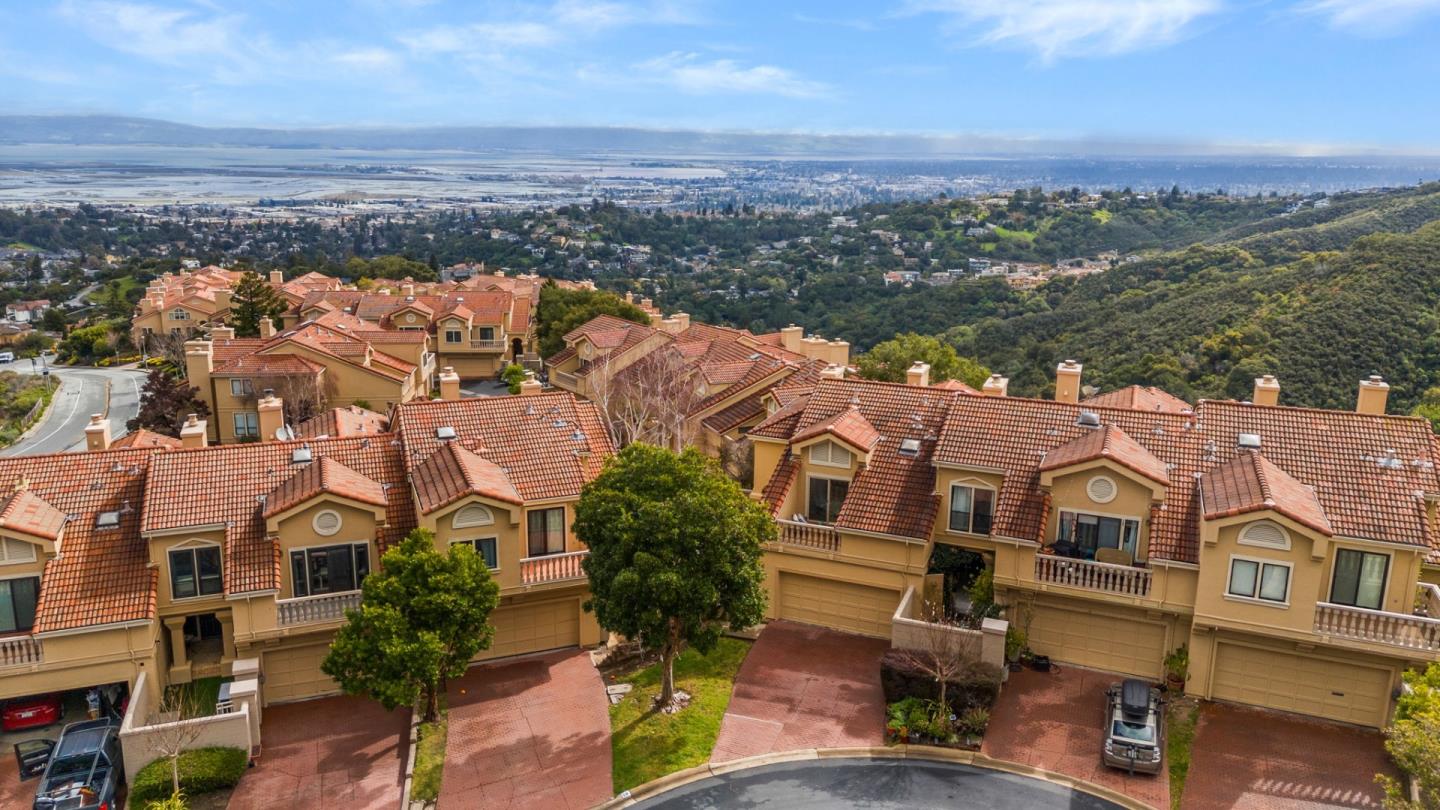 Detail Gallery Image 34 of 62 For 9 Mayflower Ln, San Carlos,  CA 94070 - 2 Beds | 2/1 Baths
