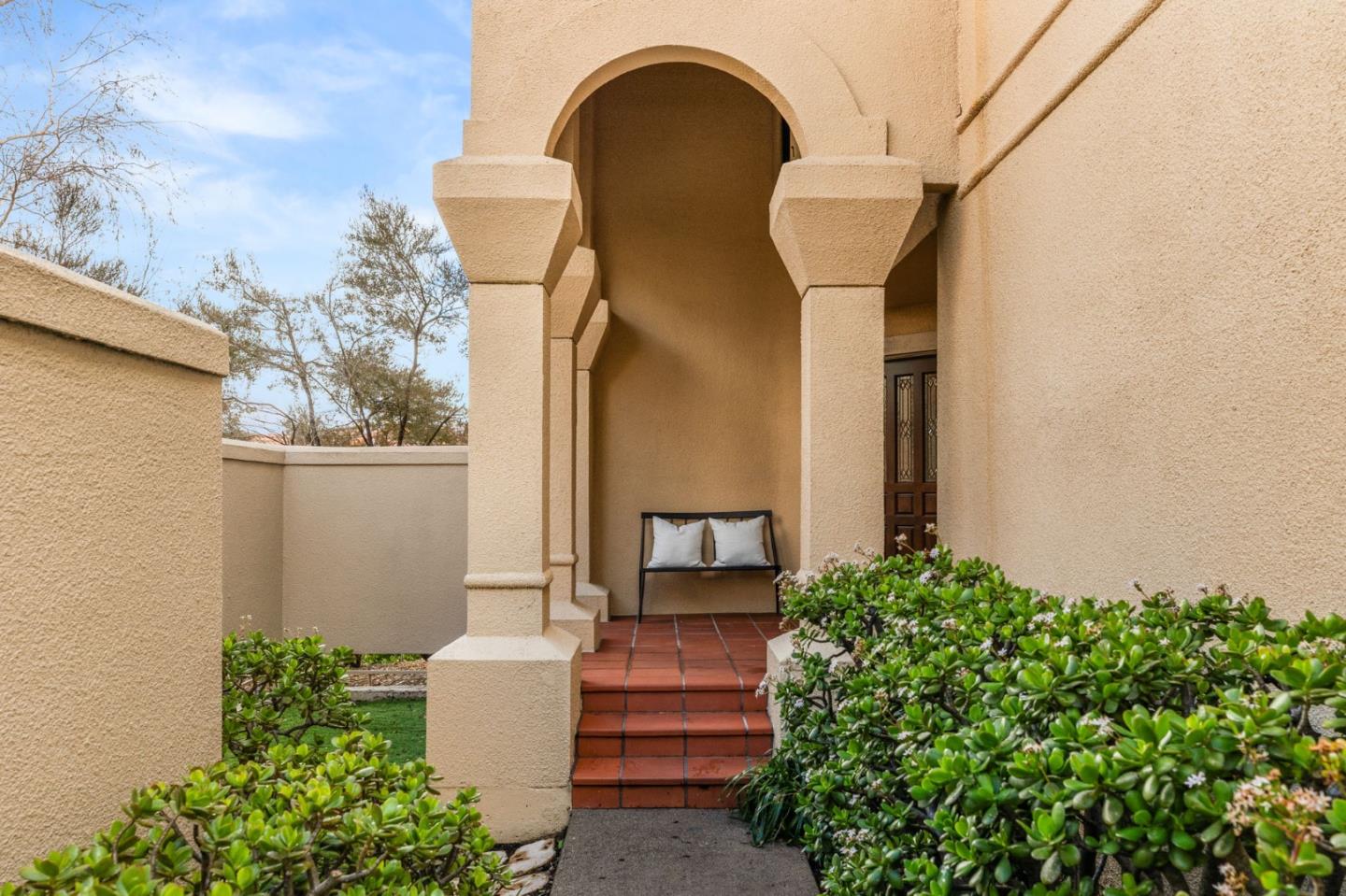 Detail Gallery Image 4 of 62 For 9 Mayflower Ln, San Carlos,  CA 94070 - 2 Beds | 2/1 Baths