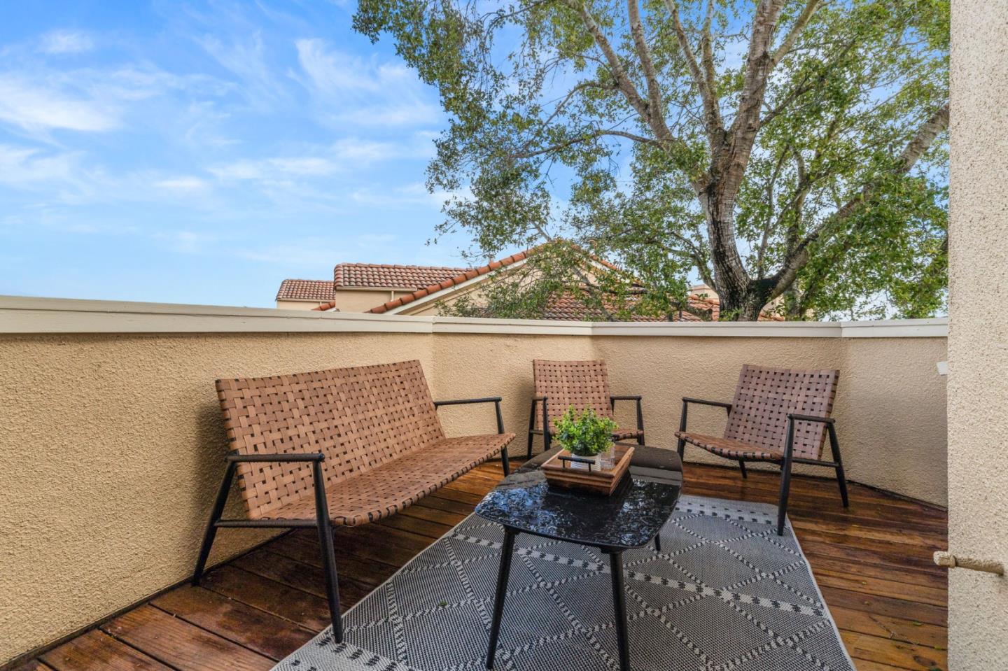 Detail Gallery Image 9 of 62 For 9 Mayflower Ln, San Carlos,  CA 94070 - 2 Beds | 2/1 Baths