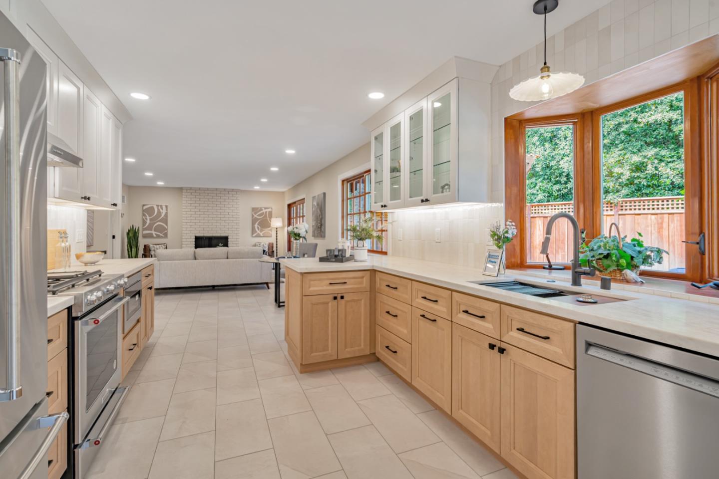 Detail Gallery Image 12 of 39 For 3574 Wellesley Ct, Mountain View,  CA 94040 - 4 Beds | 3 Baths