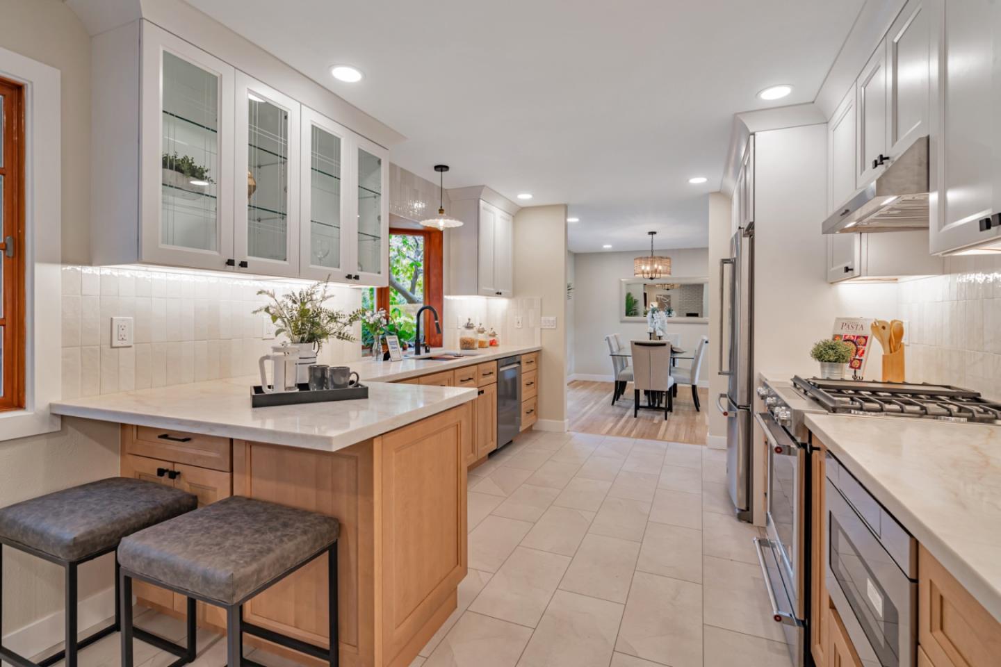 Detail Gallery Image 13 of 39 For 3574 Wellesley Ct, Mountain View,  CA 94040 - 4 Beds | 3 Baths