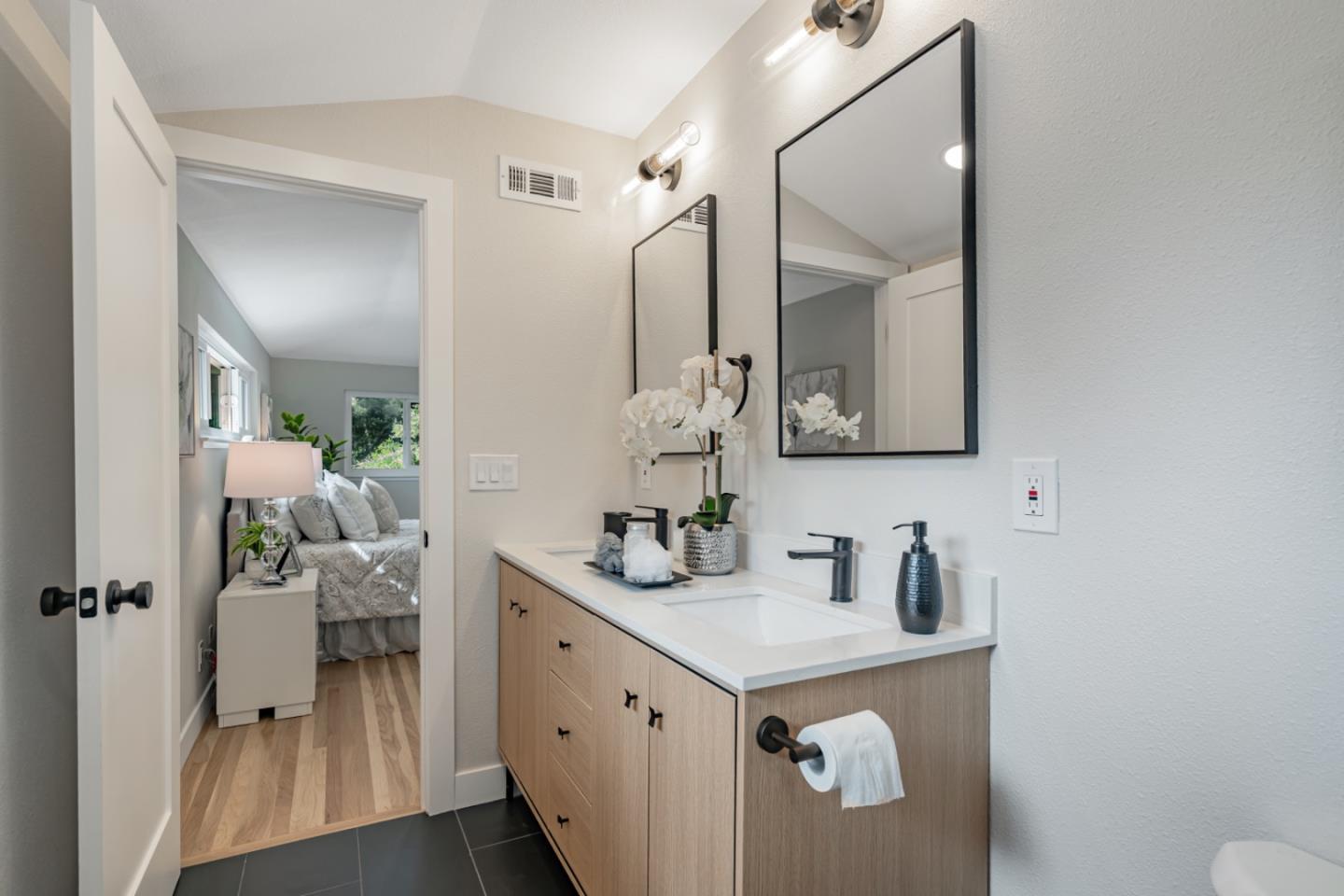 Detail Gallery Image 23 of 39 For 3574 Wellesley Ct, Mountain View,  CA 94040 - 4 Beds | 3 Baths