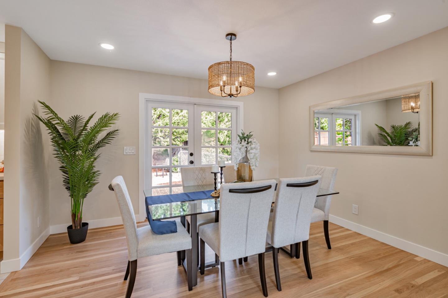 Detail Gallery Image 8 of 39 For 3574 Wellesley Ct, Mountain View,  CA 94040 - 4 Beds | 3 Baths
