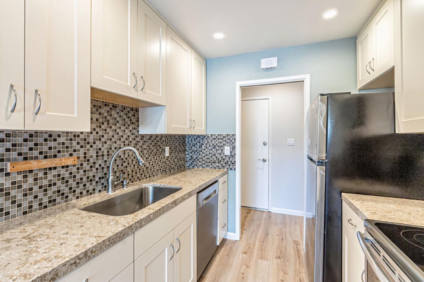 Detail Gallery Image 10 of 36 For 121 Buckingham Dr #10,  Santa Clara,  CA 95051 - 1 Beds | 1 Baths
