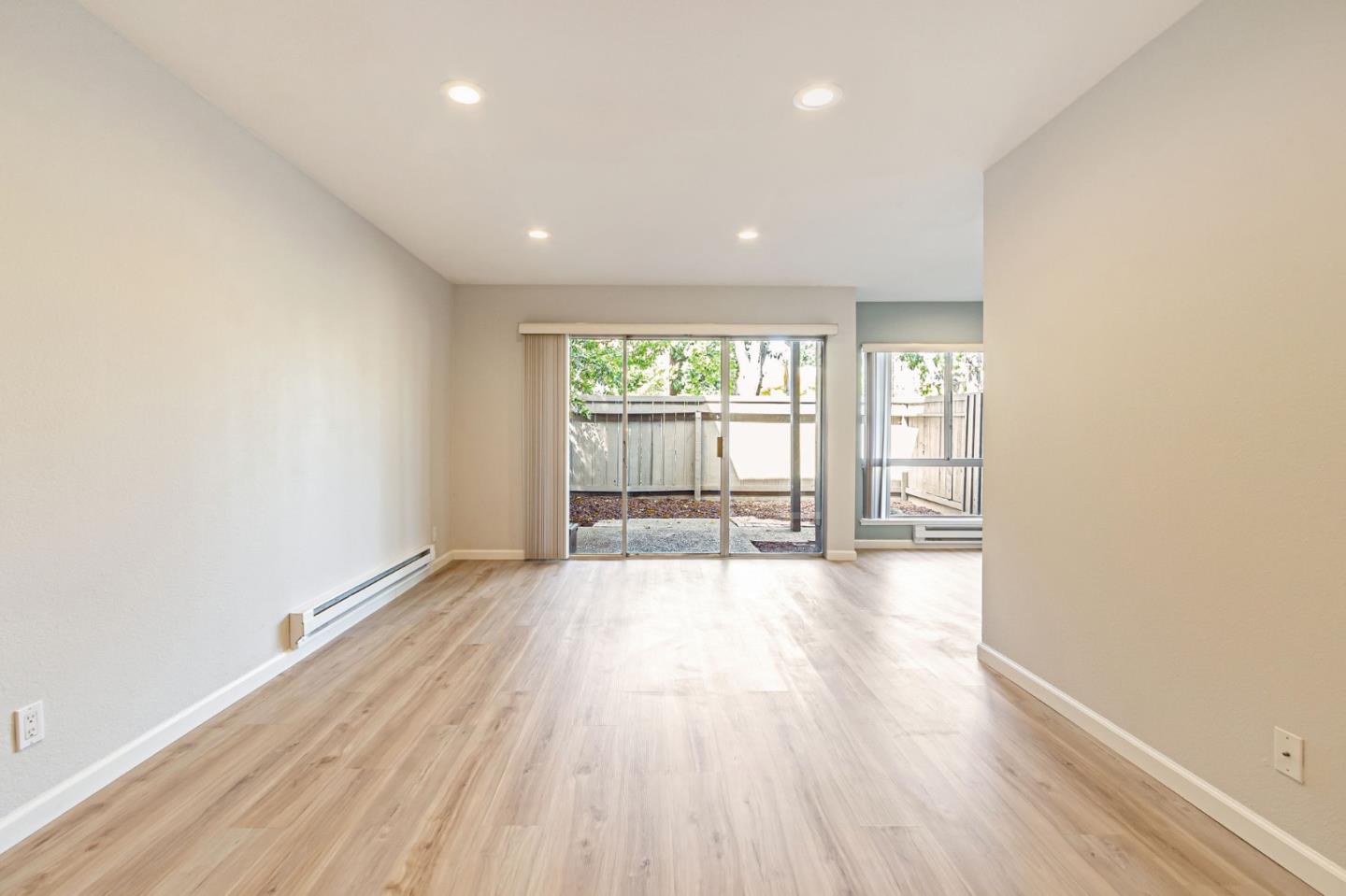 Detail Gallery Image 4 of 36 For 121 Buckingham Dr #10,  Santa Clara,  CA 95051 - 1 Beds | 1 Baths