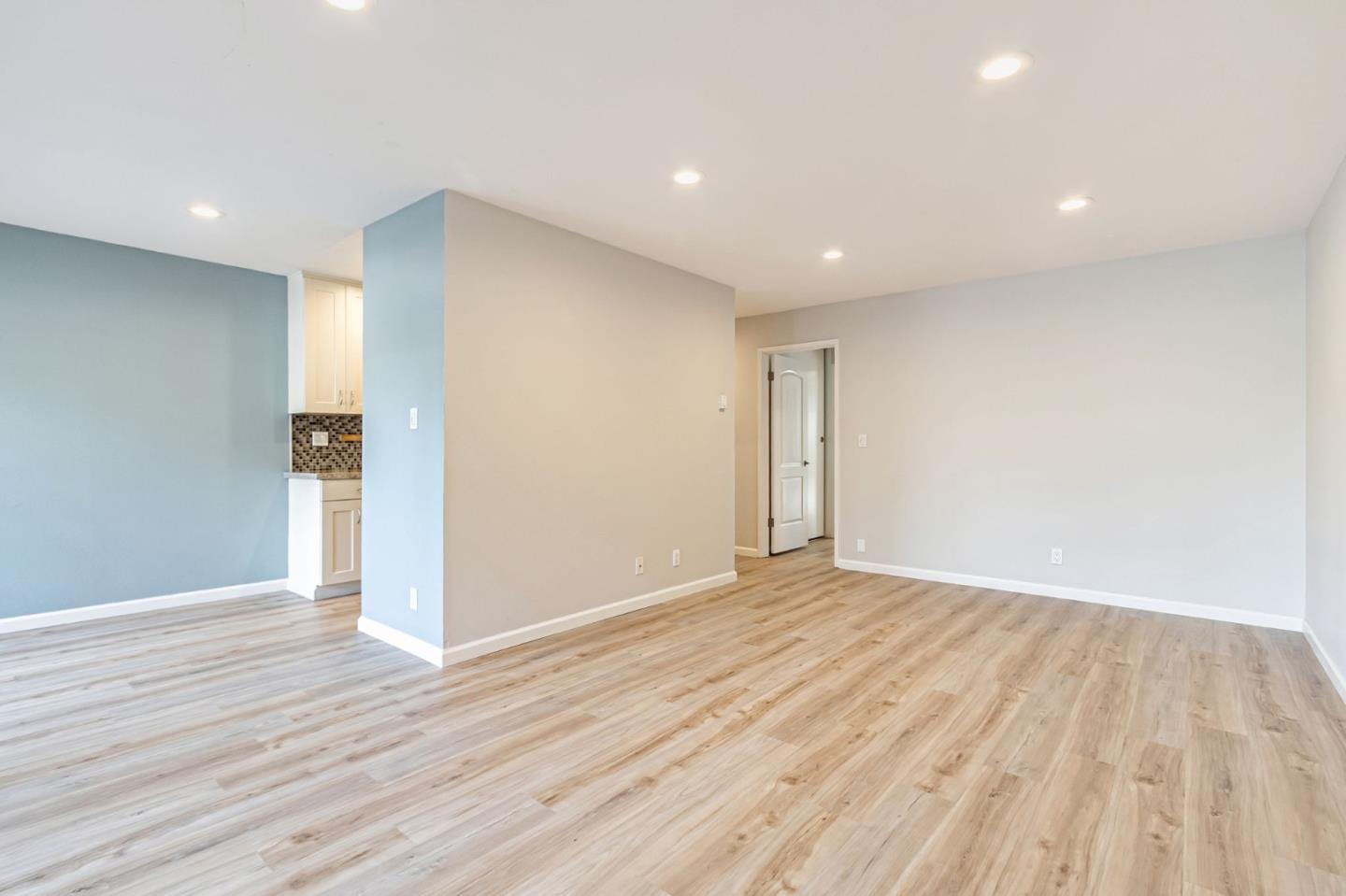 Detail Gallery Image 6 of 36 For 121 Buckingham Dr #10,  Santa Clara,  CA 95051 - 1 Beds | 1 Baths