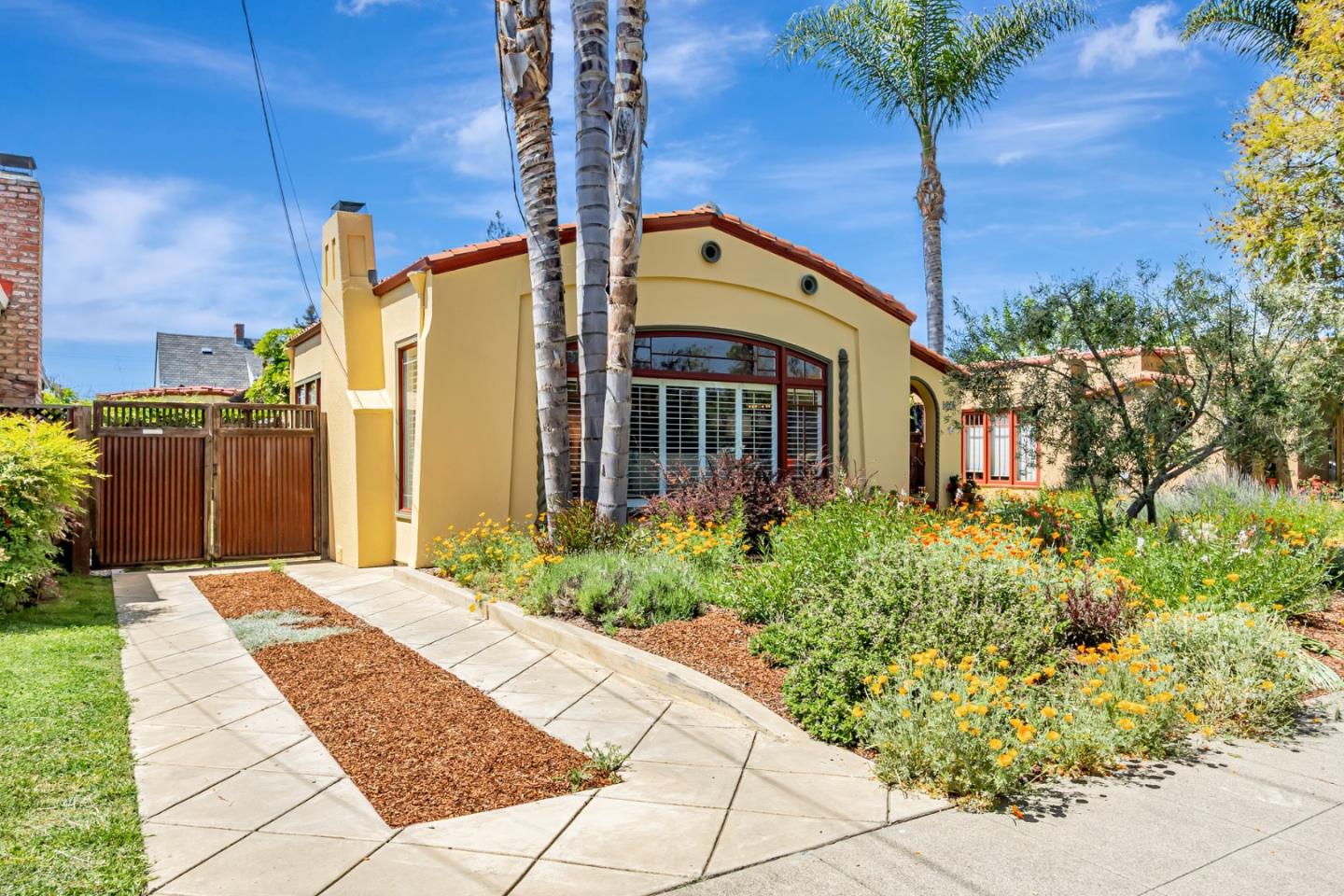 Detail Gallery Image 2 of 59 For 575 S 14th St, San Jose,  CA 95112 - 3 Beds | 2 Baths