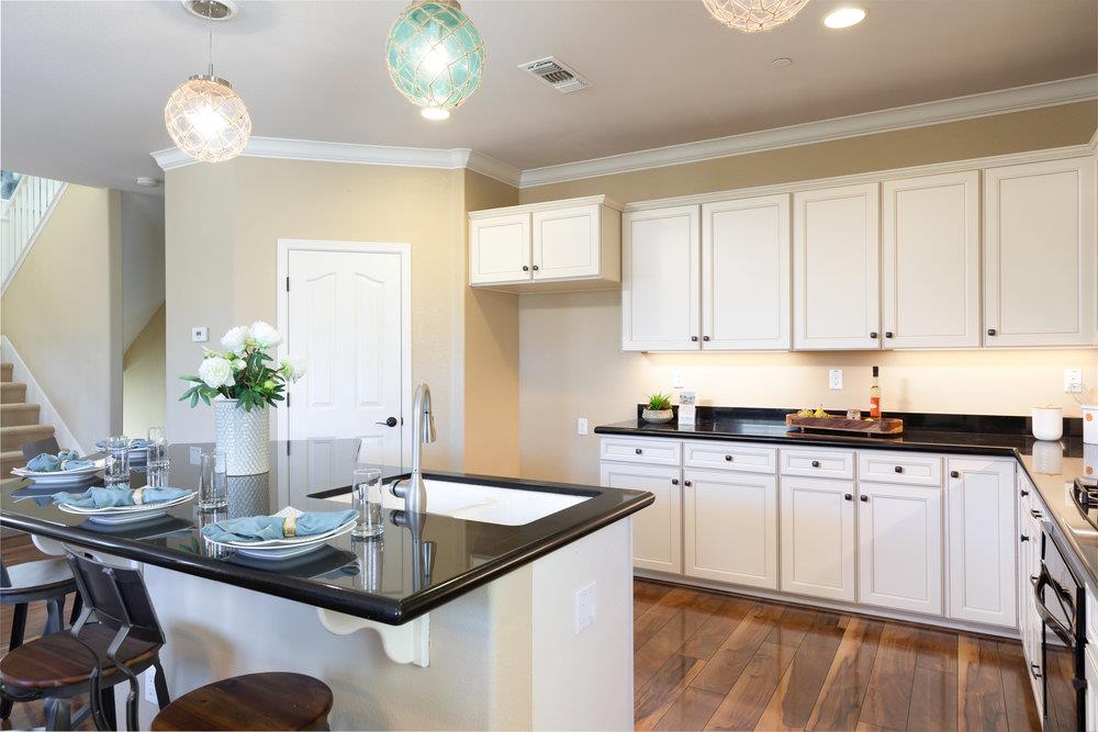 Detail Gallery Image 12 of 33 For 104 Meadowview Ln, Santa Cruz,  CA 95060 - 3 Beds | 2/1 Baths