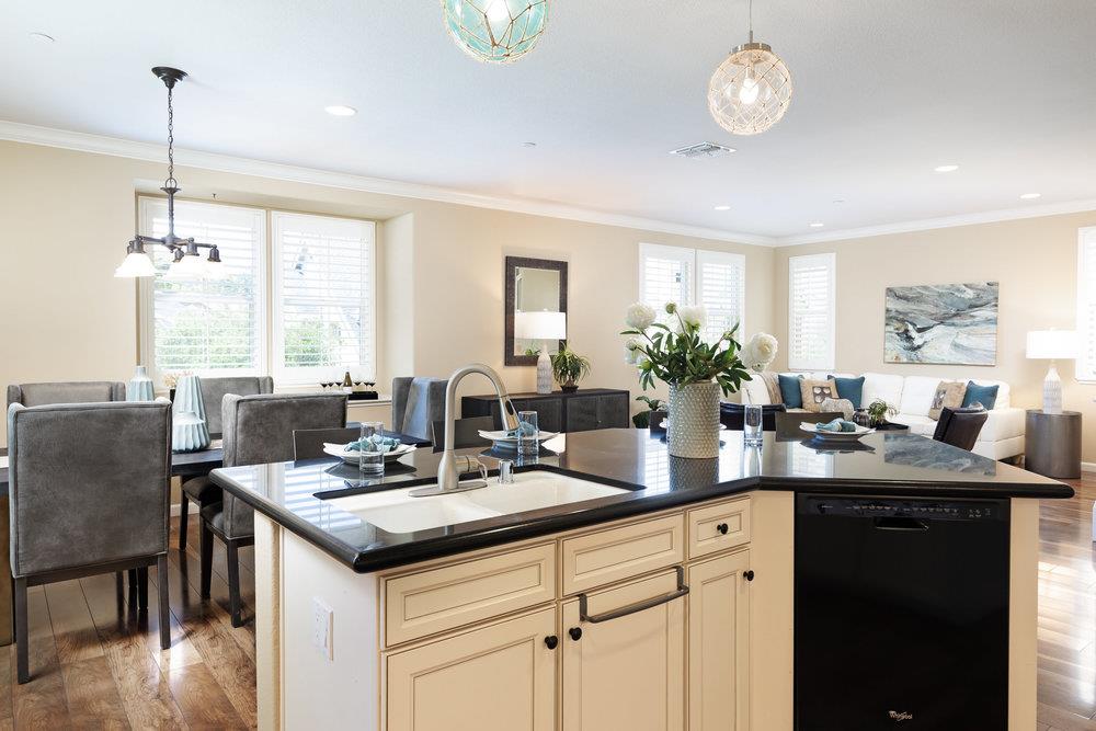 Detail Gallery Image 13 of 33 For 104 Meadowview Ln, Santa Cruz,  CA 95060 - 3 Beds | 2/1 Baths