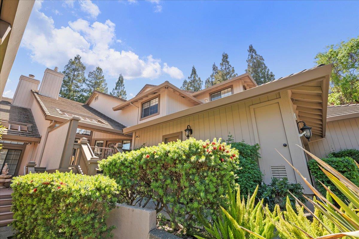 Detail Gallery Image 6 of 52 For 5866 Dry Oak Dr, San Jose,  CA 95120 - 3 Beds | 3 Baths