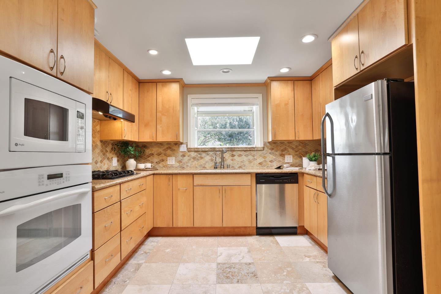 Detail Gallery Image 13 of 17 For 6509 Devonshire Dr, San Jose,  CA 95129 - 3 Beds | 2 Baths