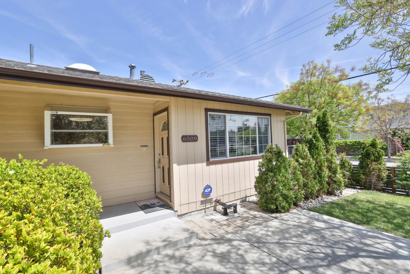 Detail Gallery Image 4 of 17 For 6509 Devonshire Dr, San Jose,  CA 95129 - 3 Beds | 2 Baths