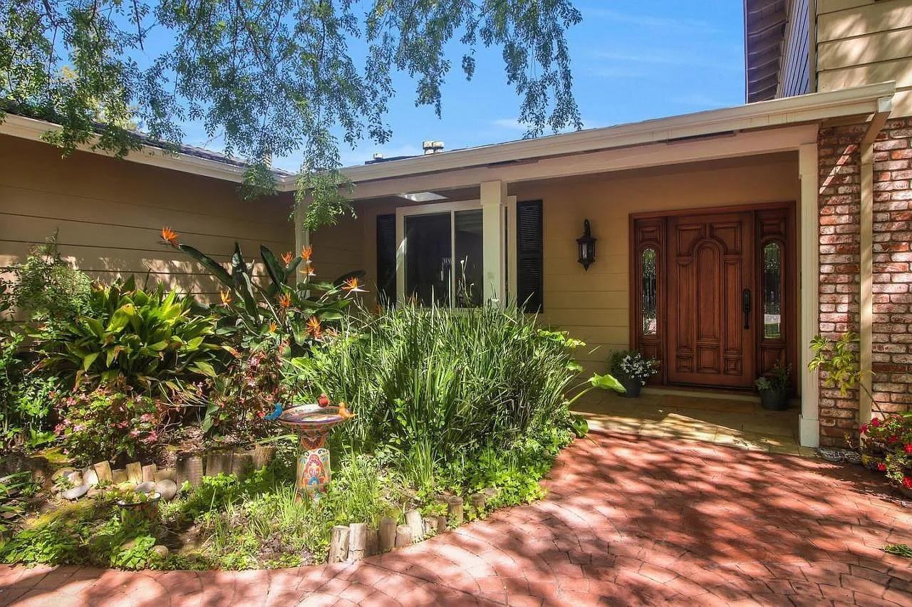 Detail Gallery Image 1 of 22 For 19775 Sea Gull Ct, Saratoga,  CA 95070 - 5 Beds | 3 Baths