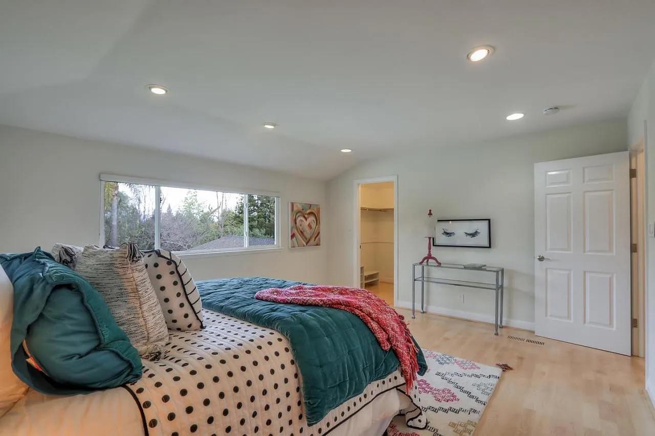 Detail Gallery Image 17 of 22 For 19775 Sea Gull Ct, Saratoga,  CA 95070 - 5 Beds | 3 Baths