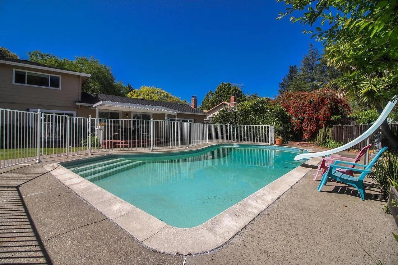 Detail Gallery Image 19 of 22 For 19775 Sea Gull Ct, Saratoga,  CA 95070 - 5 Beds | 3 Baths