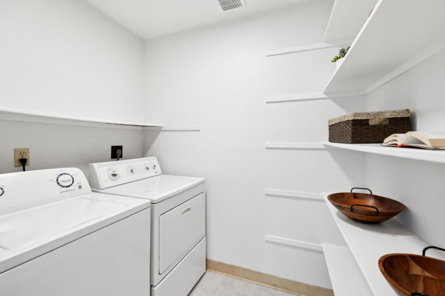 Detail Gallery Image 10 of 23 For 1481 De Rose Way #129,  San Jose,  CA 95126 - 2 Beds | 2 Baths