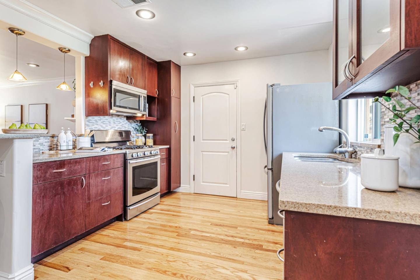Detail Gallery Image 6 of 35 For 824 8th Ave, Redwood City,  CA 94063 - 3 Beds | 2 Baths