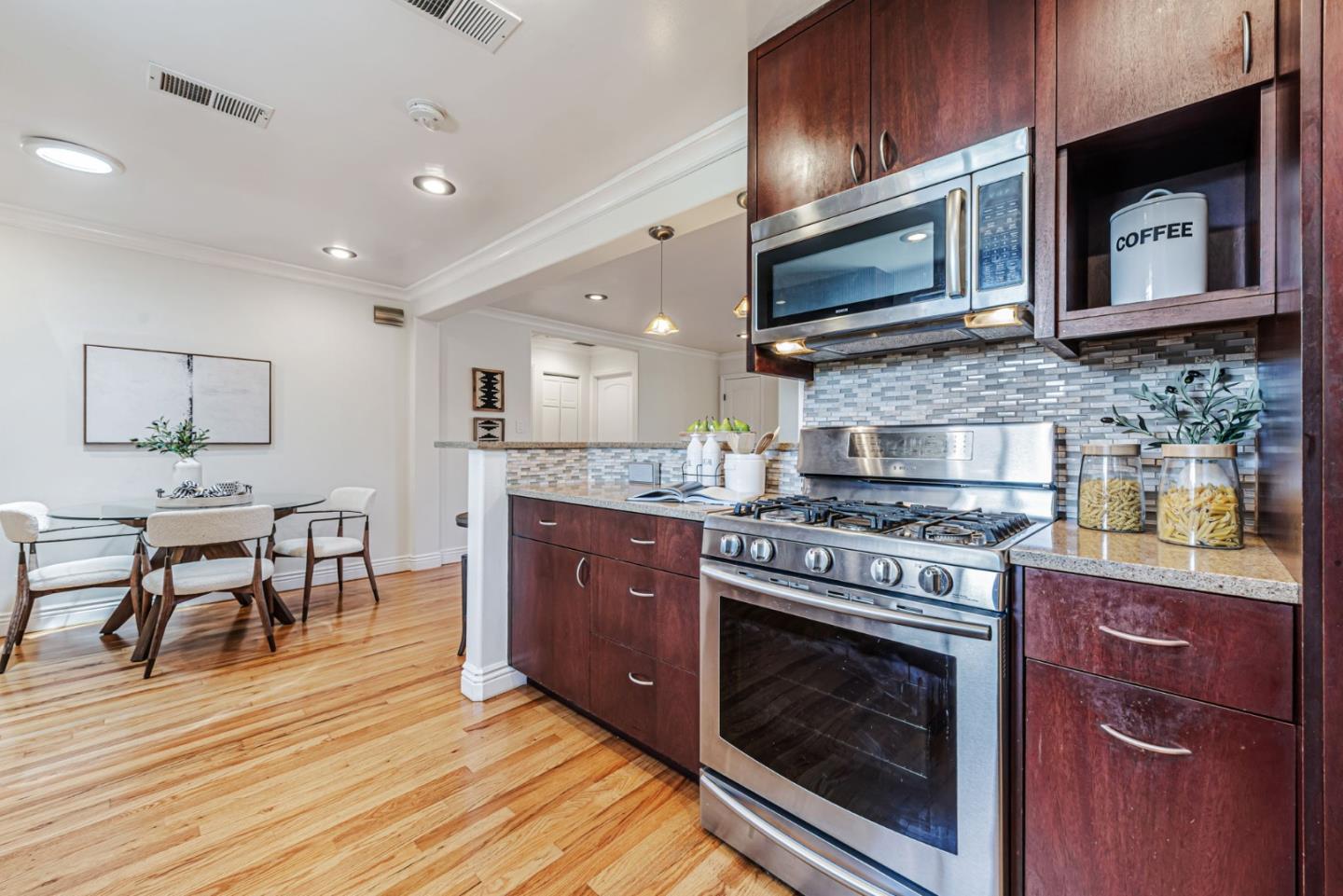Detail Gallery Image 8 of 35 For 824 8th Ave, Redwood City,  CA 94063 - 3 Beds | 2 Baths