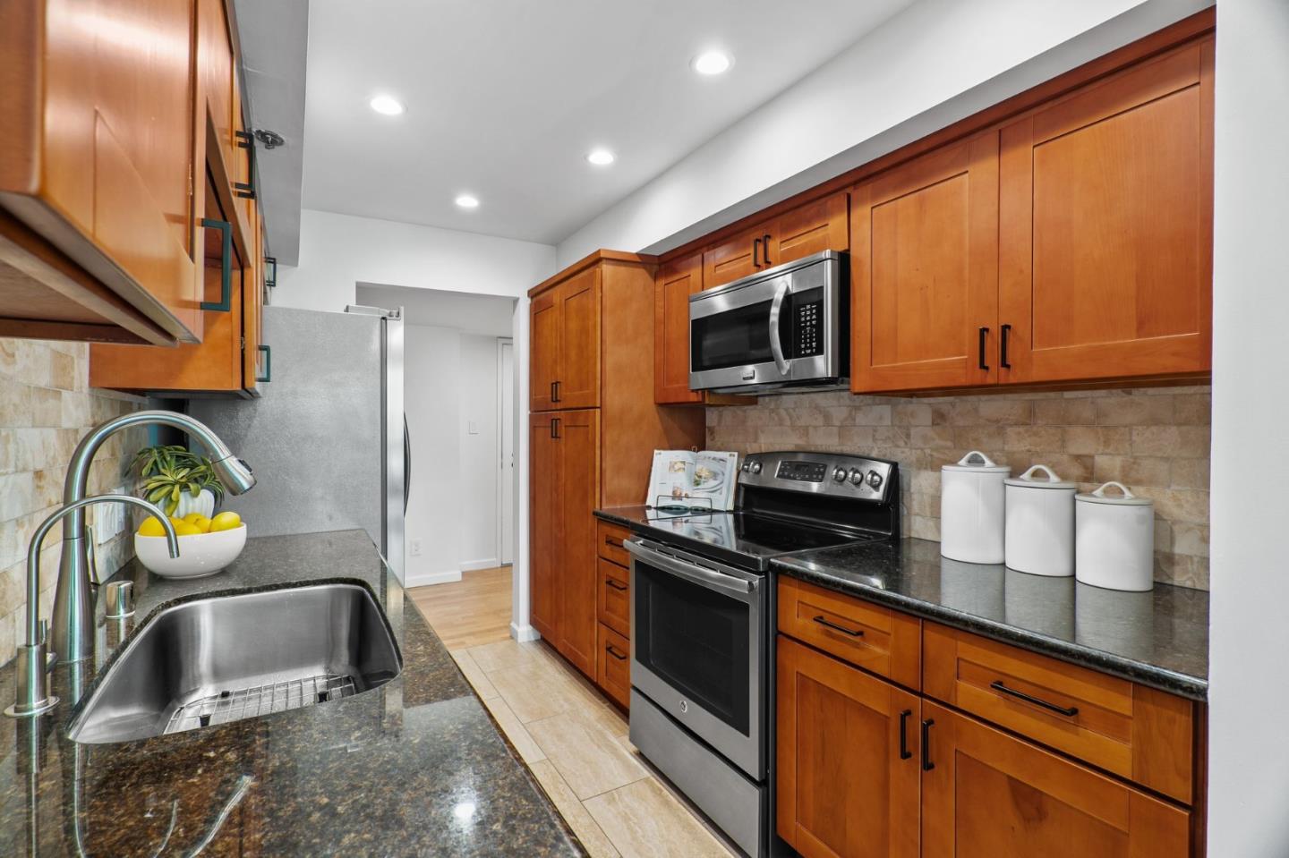 Detail Gallery Image 10 of 18 For 320 Palo Alto Ave #F1,  Palo Alto,  CA 94301 - 1 Beds | 1 Baths