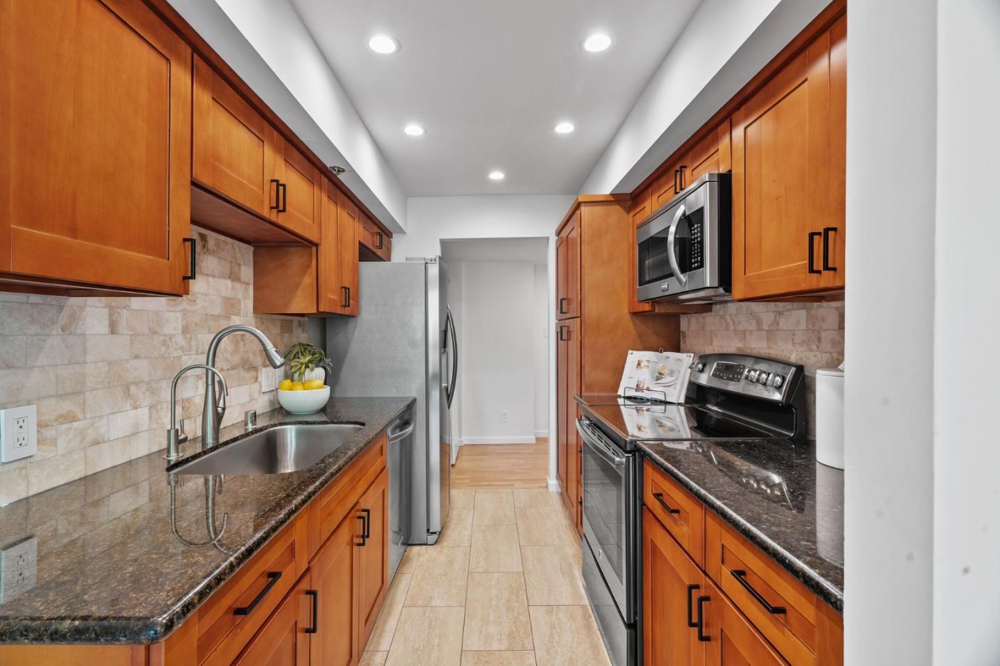 Detail Gallery Image 11 of 18 For 320 Palo Alto Ave #F1,  Palo Alto,  CA 94301 - 1 Beds | 1 Baths