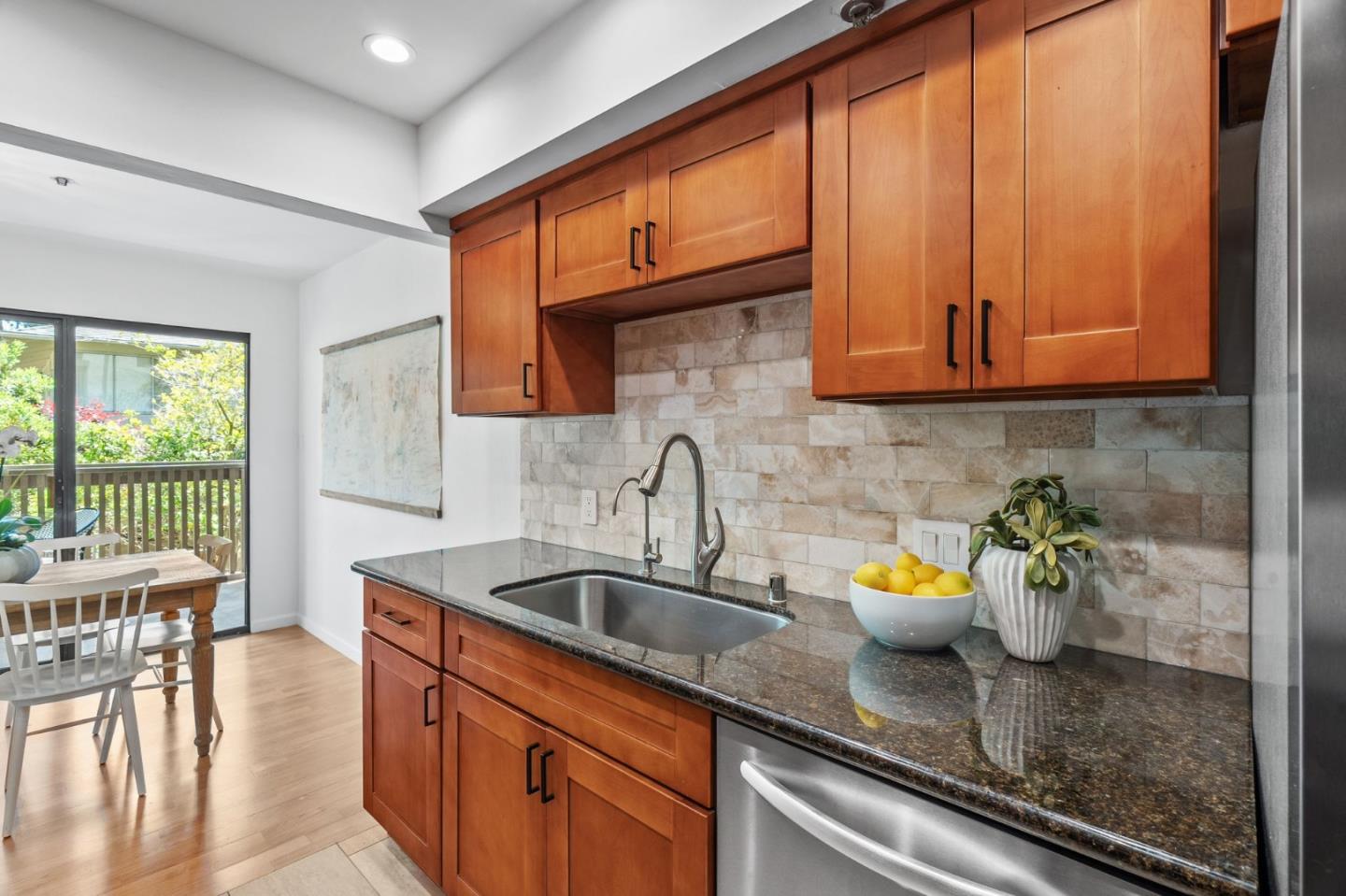 Detail Gallery Image 12 of 18 For 320 Palo Alto Ave #F1,  Palo Alto,  CA 94301 - 1 Beds | 1 Baths