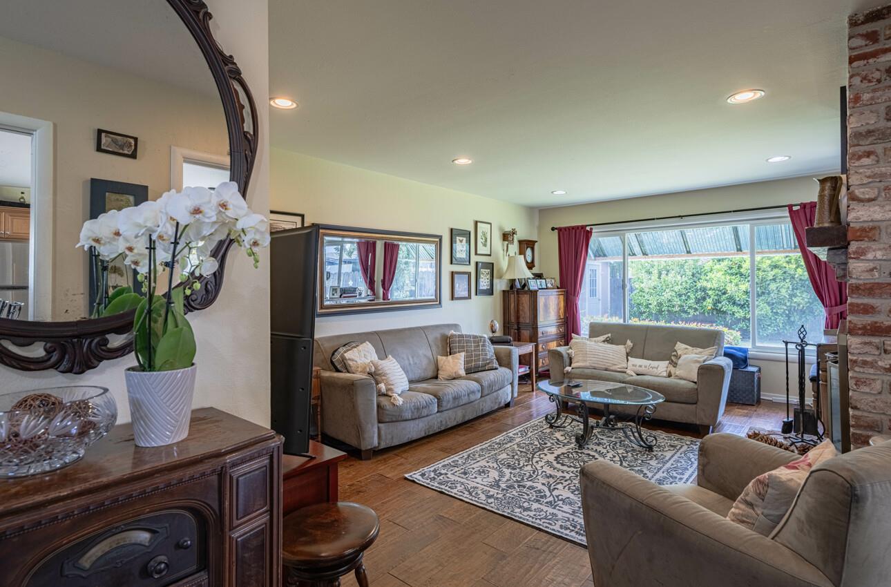 Detail Gallery Image 12 of 34 For 914 Junipero Way, Salinas,  CA 93901 - 3 Beds | 2 Baths