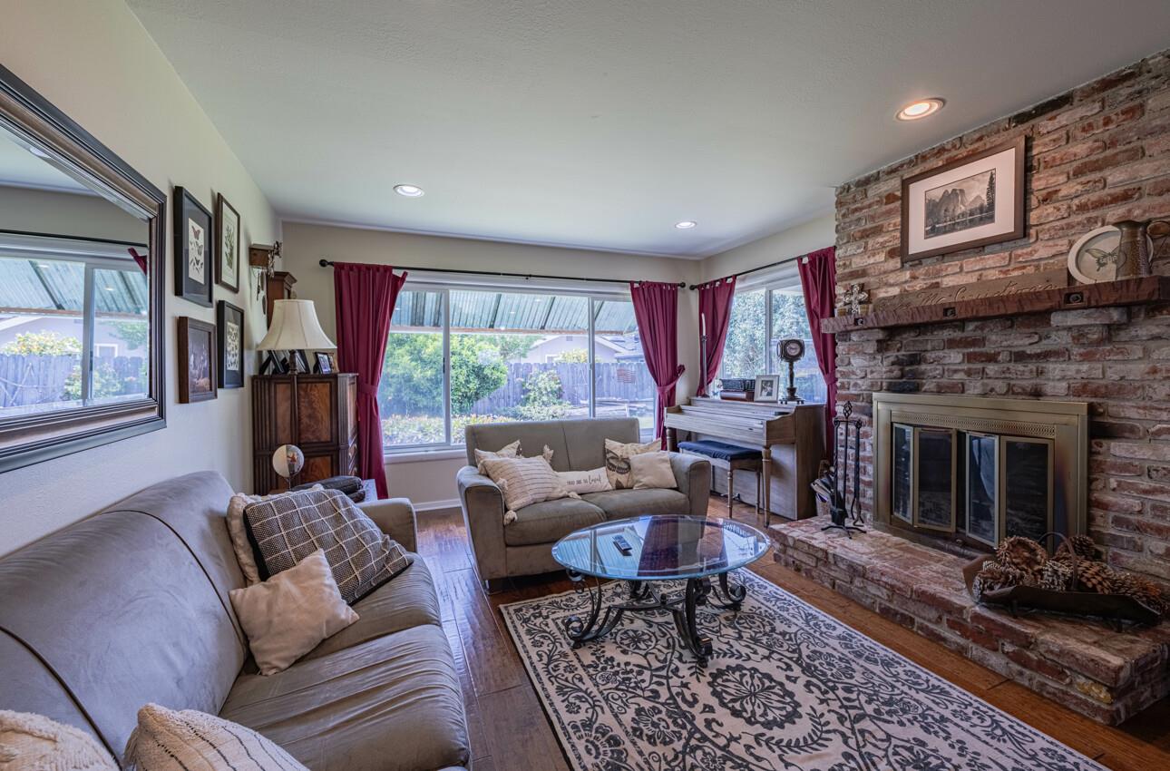 Detail Gallery Image 13 of 34 For 914 Junipero Way, Salinas,  CA 93901 - 3 Beds | 2 Baths