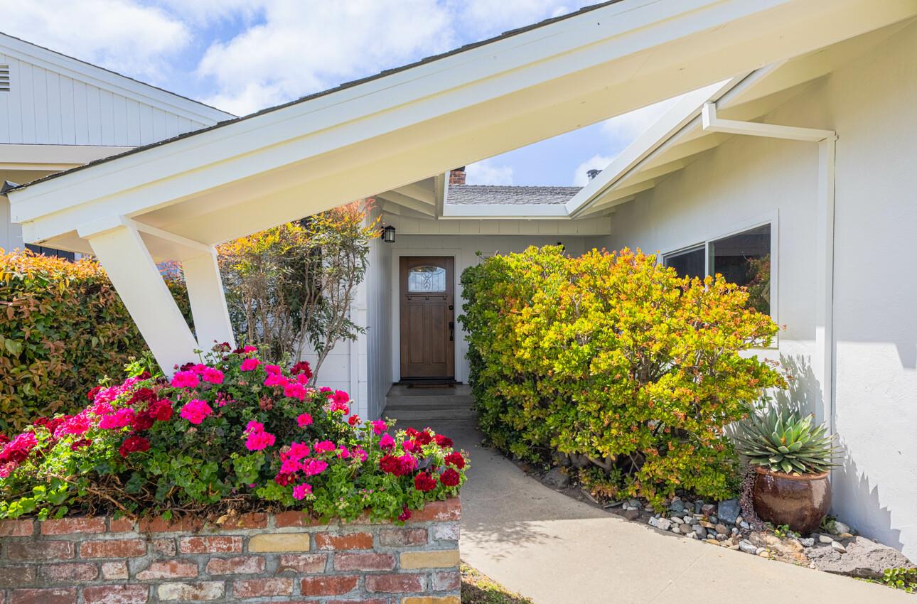 Detail Gallery Image 2 of 34 For 914 Junipero Way, Salinas,  CA 93901 - 3 Beds | 2 Baths