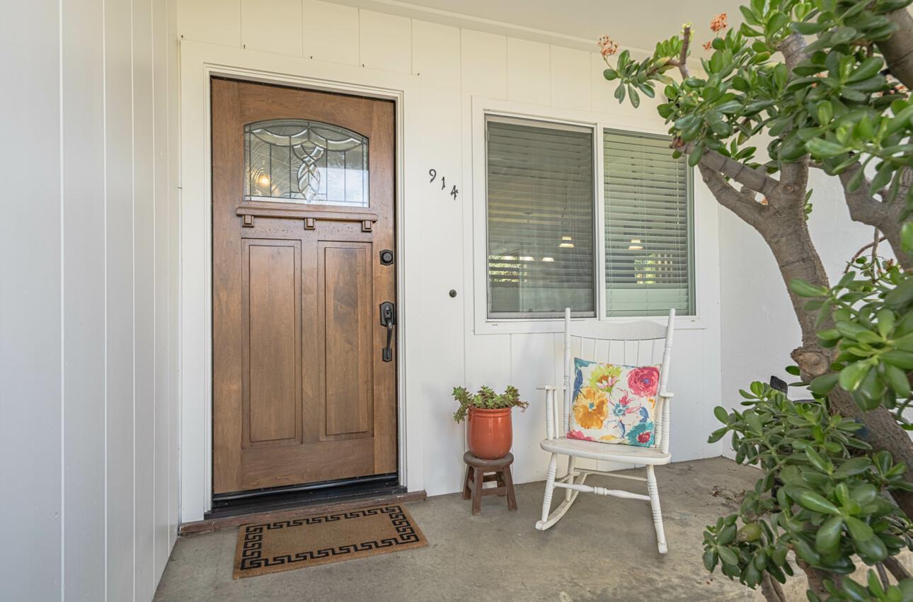 Detail Gallery Image 3 of 34 For 914 Junipero Way, Salinas,  CA 93901 - 3 Beds | 2 Baths